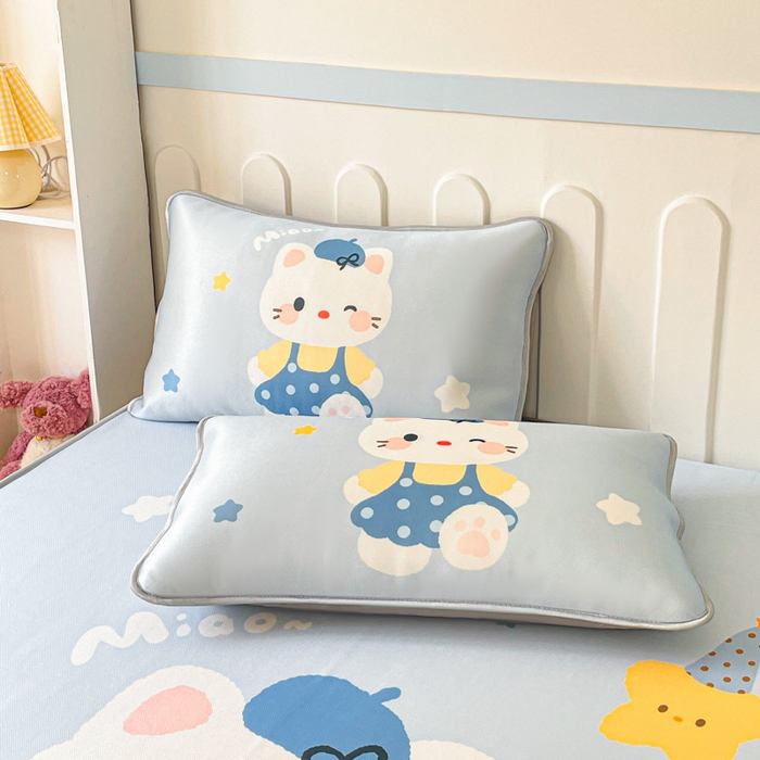 91家纺网 家纺一手货源 找家纺 柒月家居 2026新款大版印花碳光冰丝席床笠款凉席 床笠-茶茶蓝猫