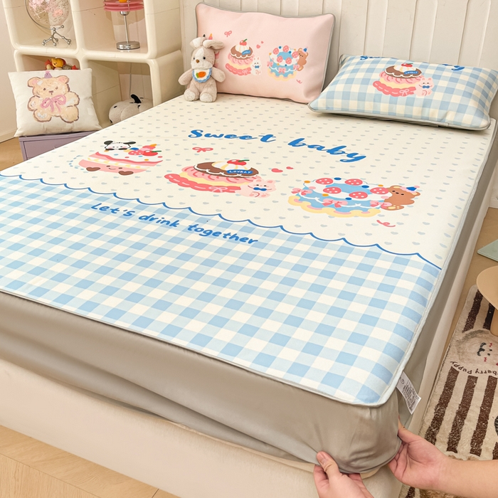 91家纺网 家纺一手货源 找家纺 柒月家居 2026新款大版印花碳光冰丝席床笠款凉席 床笠-蛋糕派对