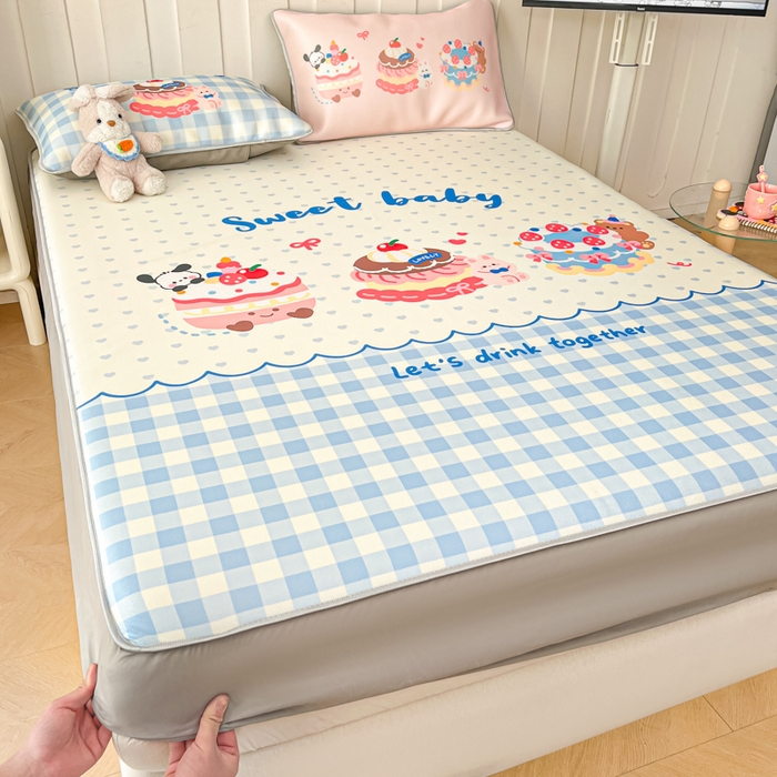 91家纺网 家纺一手货源 找家纺 柒月家居 2026新款大版印花碳光冰丝席床笠款凉席 床笠-蛋糕派对