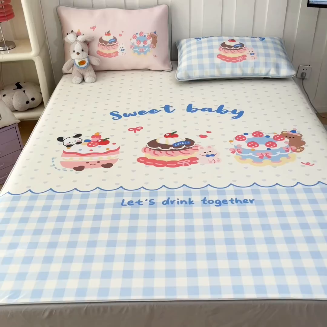 91家纺网 家纺一手货源 找家纺 柒月家居 2026新款大版印花碳光冰丝席床笠款凉席 床笠-蛋糕派对