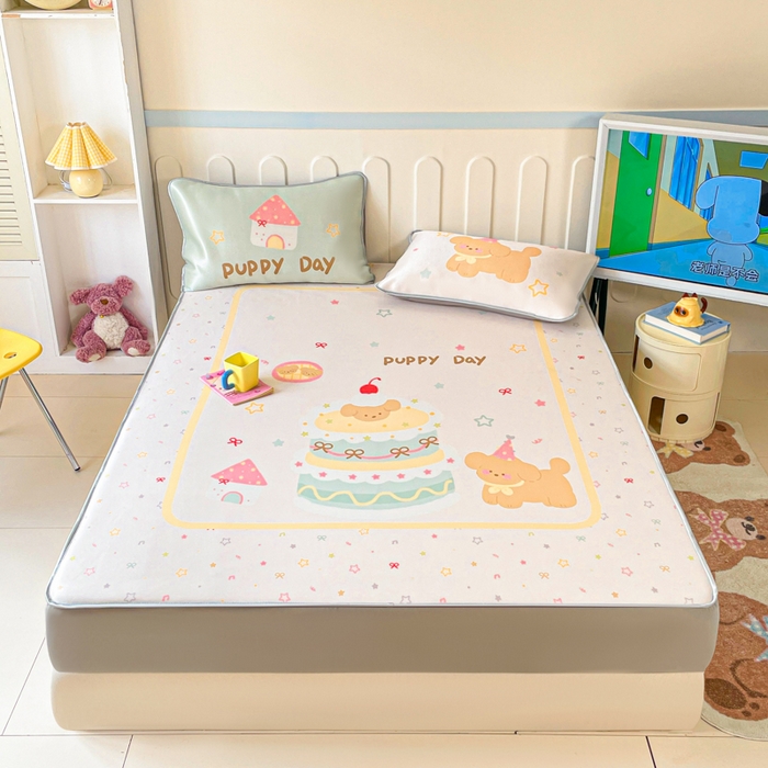 91家纺网 家纺一手货源 找家纺 柒月家居 2026新款大版印花碳光冰丝席床笠款凉席 床笠-蛋糕汪汪