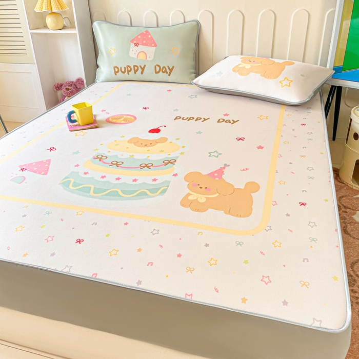 91家纺网 家纺一手货源 找家纺 柒月家居 2026新款大版印花碳光冰丝席床笠款凉席 床笠-蛋糕汪汪