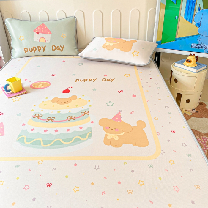 91家纺网 家纺一手货源 找家纺 柒月家居 2026新款大版印花碳光冰丝席床笠款凉席 床笠-蛋糕汪汪