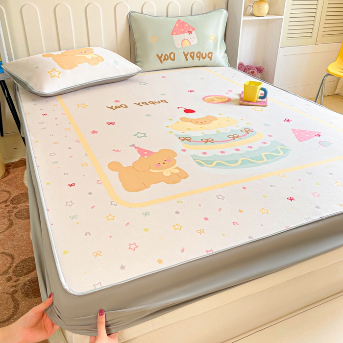 91家纺网 家纺一手货源 找家纺 柒月家居 2026新款大版印花碳光冰丝席床笠款凉席 床笠-蛋糕汪汪