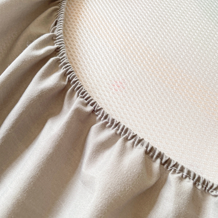 91家纺网 家纺一手货源 找家纺 柒月家居 2026新款大版印花碳光冰丝席床笠款凉席 床笠-蛋糕汪汪