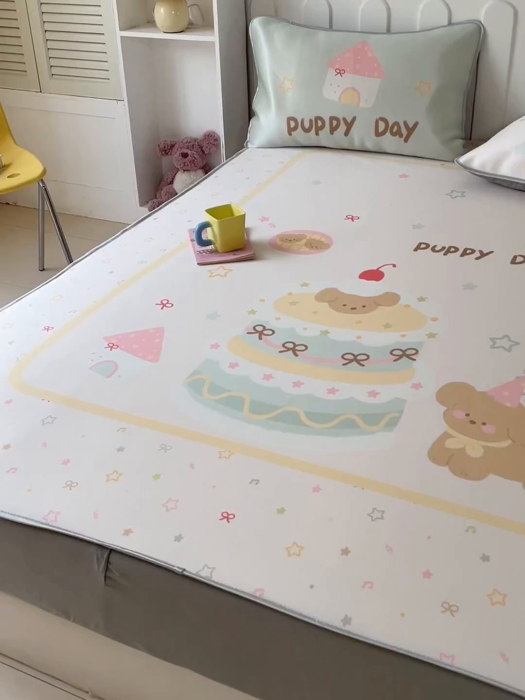 91家纺网 家纺一手货源 找家纺 柒月家居 2026新款大版印花碳光冰丝席床笠款凉席 床笠-蛋糕汪汪