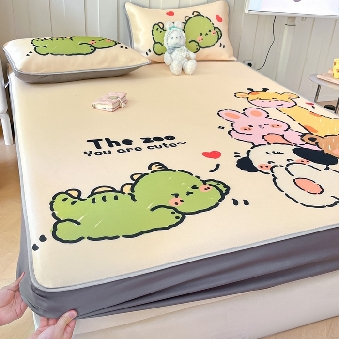 91家纺网 家纺一手货源 找家纺 柒月家居 2026新款大版印花碳光冰丝席床笠款凉席 床笠-动物派对