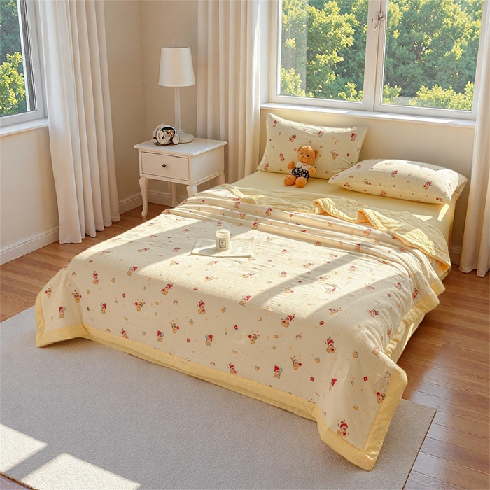 91家纺网 家纺一手货源 找家纺 晓时候 2026新款双层纱印花夏被床盖四件套新疆棉花被夏凉被空调被单夏被 萌萌星星人