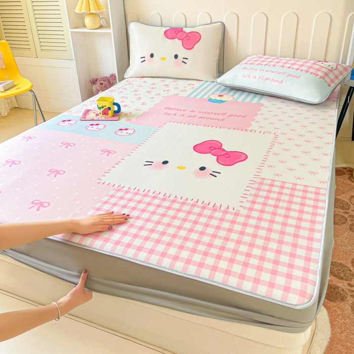 91家纺网 家纺一手货源 找家纺 柒月家居 2026新款大版印花碳光冰丝席床笠款凉席 床笠-猫猫小窝