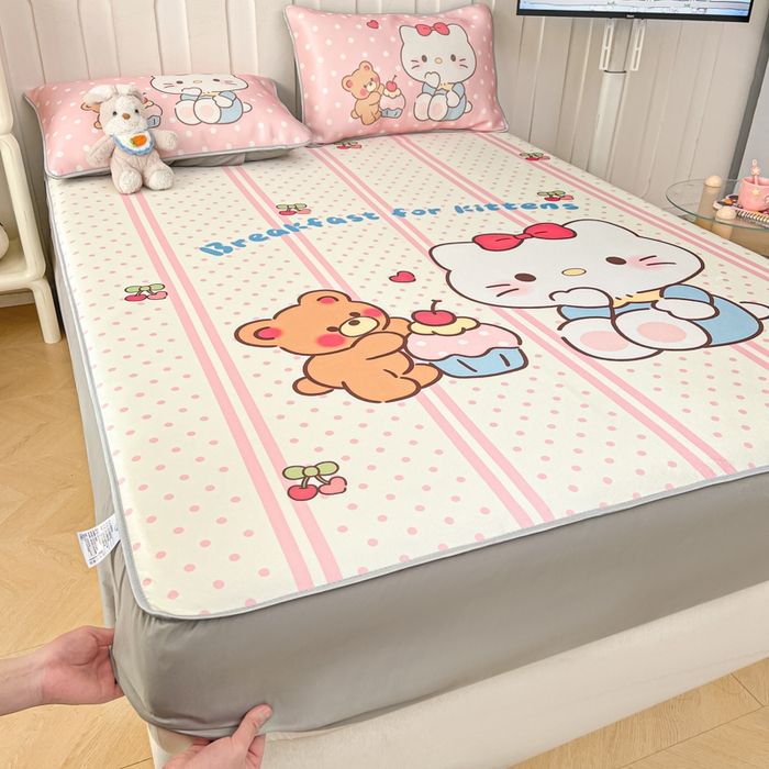 91家纺网 家纺一手货源 找家纺 柒月家居 2026新款大版印花碳光冰丝席床笠款凉席 床笠-猫咪伙伴