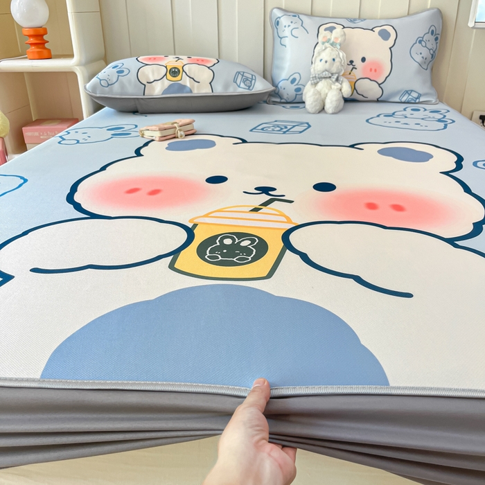 91家纺网 家纺一手货源 找家纺 柒月家居 2026新款大版印花碳光冰丝席床笠款凉席 床笠-萌宝