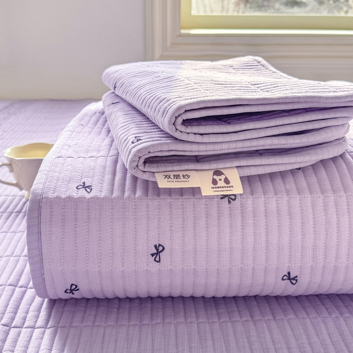 91家纺网 家纺一手货源 找家纺 晓时候 2026新款双层纱印花夏被床盖四件套新疆棉花被夏凉被空调被单夏被 蝴蝶结-紫