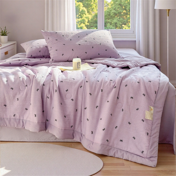 91家纺网 家纺一手货源 找家纺 晓时候 2026新款双层纱印花夏被床盖四件套新疆棉花被夏凉被空调被单夏被 蝴蝶结-紫