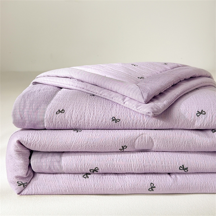 91家纺网 家纺一手货源 找家纺 晓时候 2026新款双层纱印花夏被床盖四件套新疆棉花被夏凉被空调被单夏被 蝴蝶结-紫