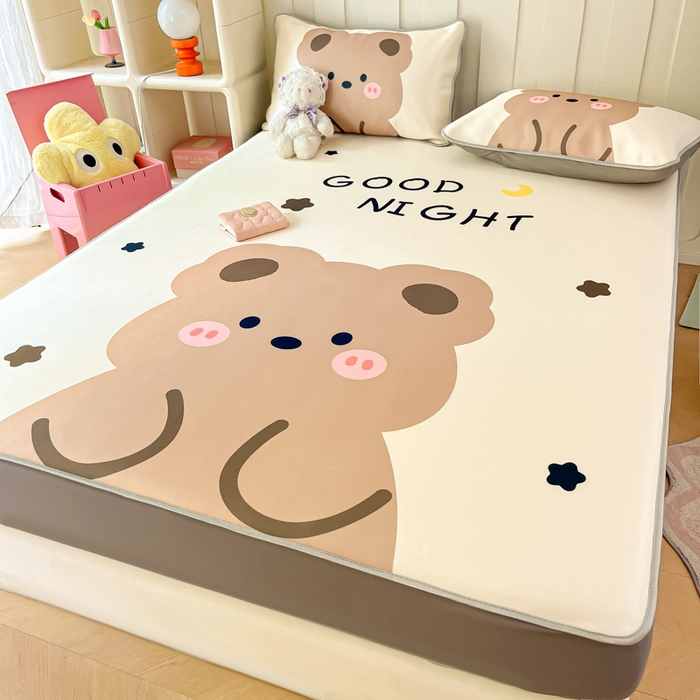 91家纺网 家纺一手货源 找家纺 柒月家居 2026新款大版印花碳光冰丝席床笠款凉席 床笠-晚安熊