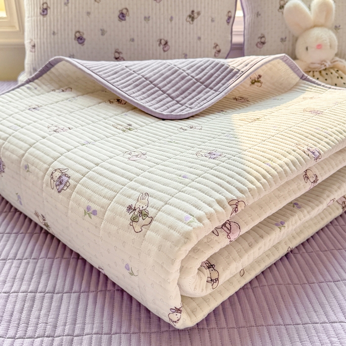 91家纺网 家纺一手货源 找家纺 晓时候 2026新款双层纱印花夏被床盖四件套新疆棉花被夏凉被空调被单夏被 花间兔