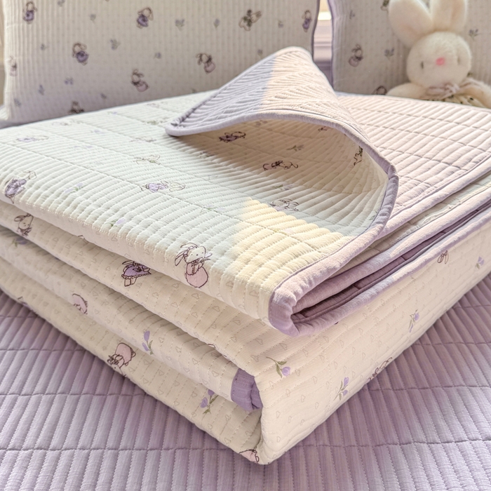 91家纺网 家纺一手货源 找家纺 晓时候 2026新款双层纱印花夏被床盖四件套新疆棉花被夏凉被空调被单夏被 花间兔