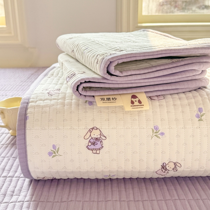 91家纺网 家纺一手货源 找家纺 晓时候 2026新款双层纱印花夏被床盖四件套新疆棉花被夏凉被空调被单夏被 花间兔