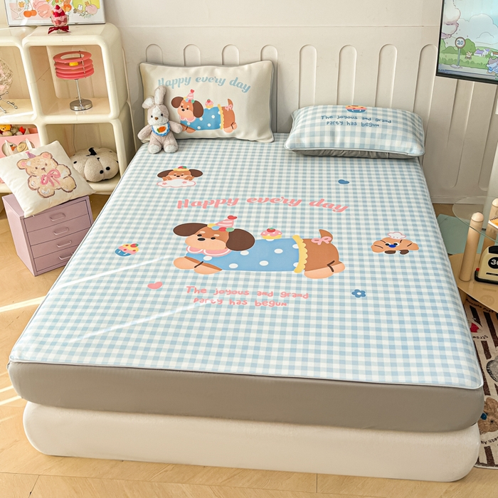 91家纺网 家纺一手货源 找家纺 柒月家居 2026新款大版印花碳光冰丝席床笠款凉席 床笠-汪汪乐园