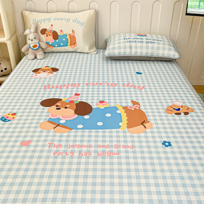 91家纺网 家纺一手货源 找家纺 柒月家居 2026新款大版印花碳光冰丝席床笠款凉席 床笠-汪汪乐园