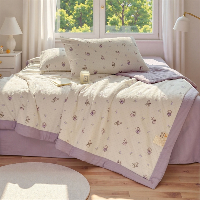 91家纺网 家纺一手货源 找家纺 晓时候 2026新款双层纱印花夏被床盖四件套新疆棉花被夏凉被空调被单夏被 花间兔