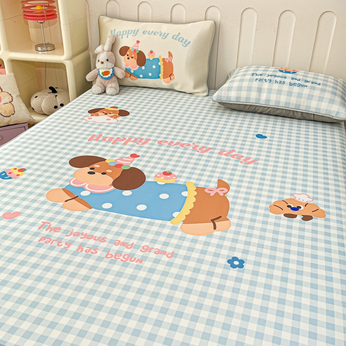 91家纺网 家纺一手货源 找家纺 柒月家居 2026新款大版印花碳光冰丝席床笠款凉席 床笠-汪汪乐园