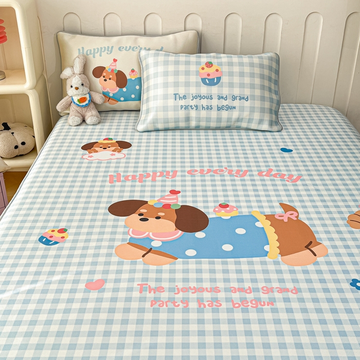 91家纺网 家纺一手货源 找家纺 柒月家居 2026新款大版印花碳光冰丝席床笠款凉席 床笠-汪汪乐园