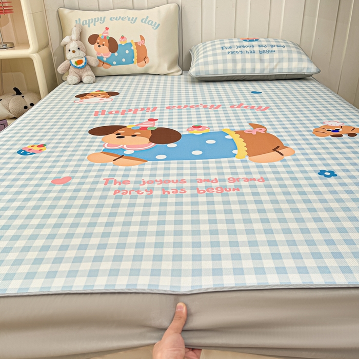 91家纺网 家纺一手货源 找家纺 柒月家居 2026新款大版印花碳光冰丝席床笠款凉席 床笠-汪汪乐园