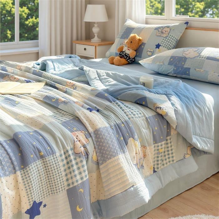 91家纺网 家纺一手货源 找家纺 晓时候 2026新款双层纱印花夏被床盖四件套新疆棉花被夏凉被空调被单夏被 蓝色泡芙狗