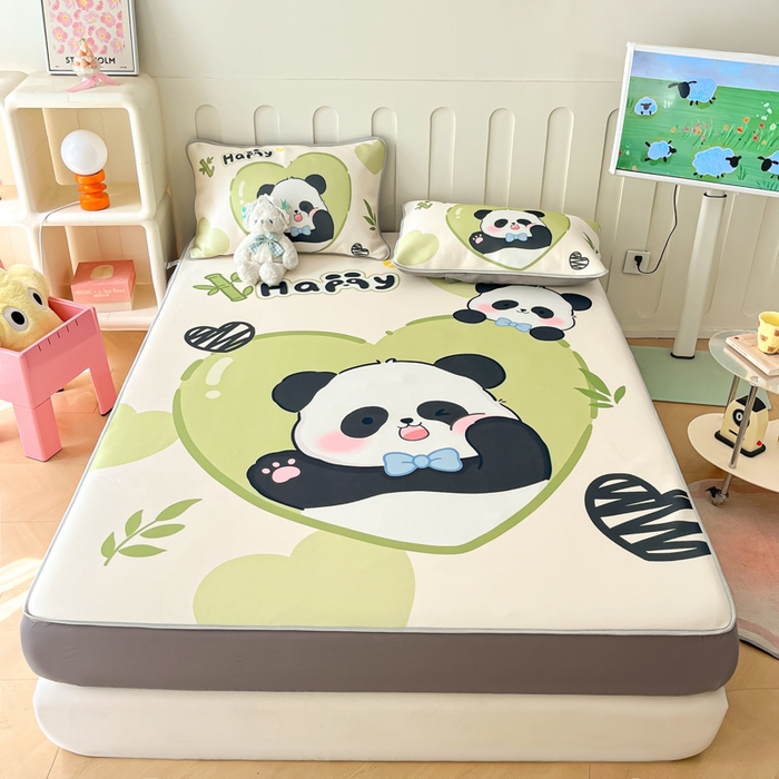 91家纺网 家纺一手货源 找家纺 柒月家居 2026新款大版印花碳光冰丝席床笠款凉席 床笠-熊猫宝贝