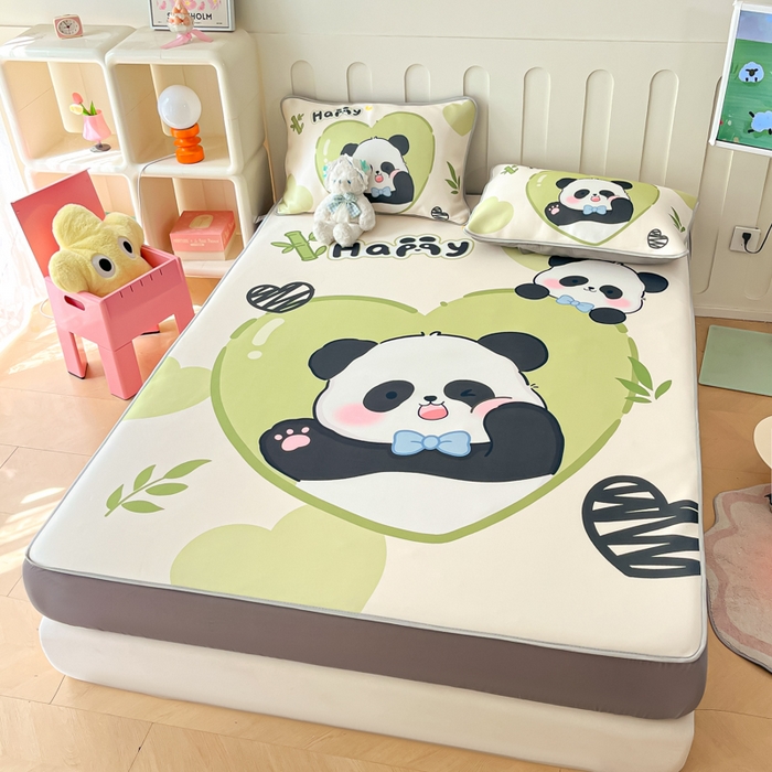 91家纺网 家纺一手货源 找家纺 柒月家居 2026新款大版印花碳光冰丝席床笠款凉席 床笠-熊猫宝贝