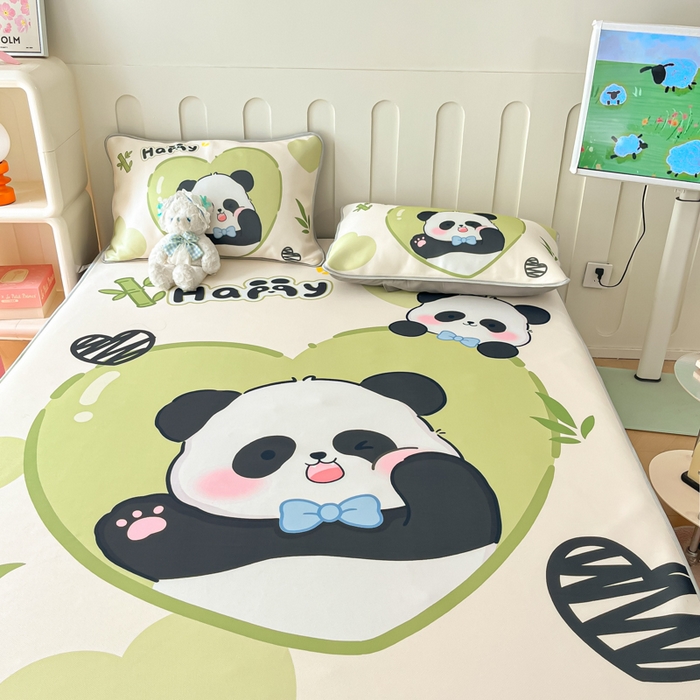 91家纺网 家纺一手货源 找家纺 柒月家居 2026新款大版印花碳光冰丝席床笠款凉席 床笠-熊猫宝贝