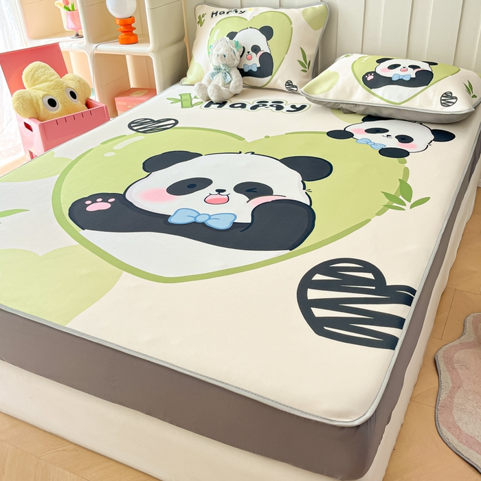 91家纺网 家纺一手货源 找家纺 柒月家居 2026新款大版印花碳光冰丝席床笠款凉席 床笠-熊猫宝贝