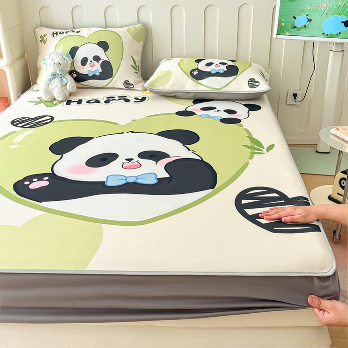 91家纺网 家纺一手货源 找家纺 柒月家居 2026新款大版印花碳光冰丝席床笠款凉席 床笠-熊猫宝贝