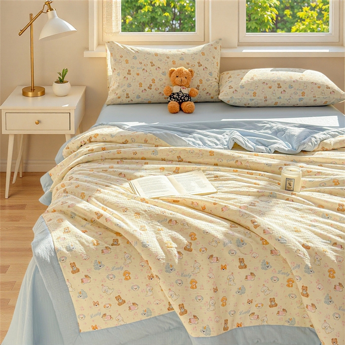 91家纺网 家纺一手货源 找家纺 晓时候 2026新款双层纱印花夏被床盖四件套新疆棉花被夏凉被空调被单夏被 奶芙狗