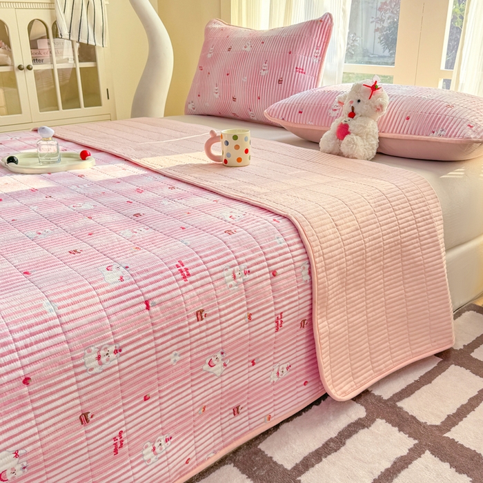 91家纺网 家纺一手货源 找家纺 晓时候 2026新款双层纱印花夏被床盖四件套新疆棉花被夏凉被空调被单夏被 甜甜西高地