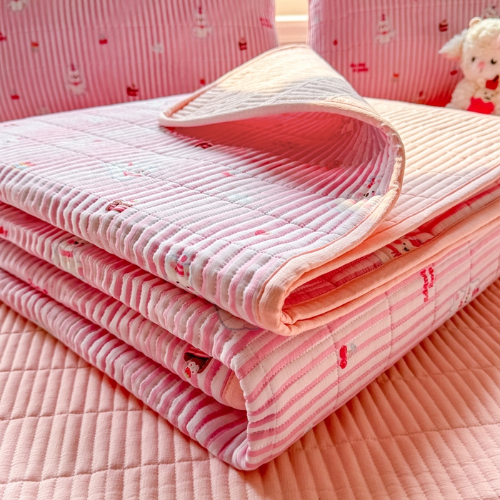 91家纺网 家纺一手货源 找家纺 晓时候 2026新款双层纱印花夏被床盖四件套新疆棉花被夏凉被空调被单夏被 甜甜西高地