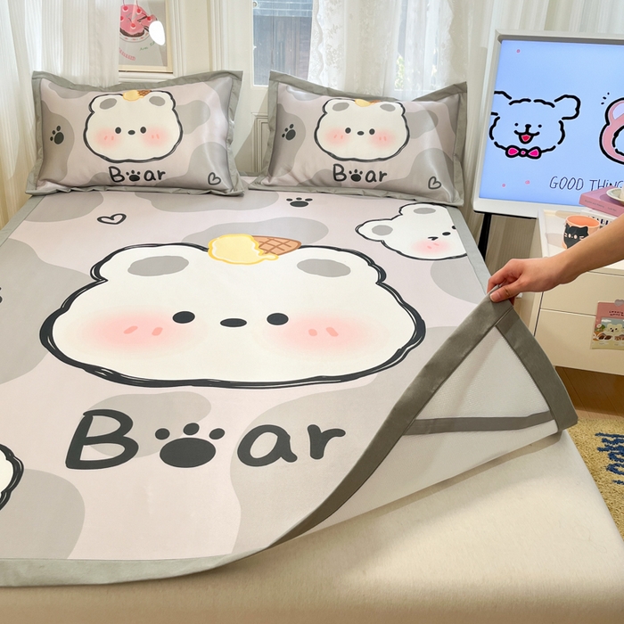 91家纺网 家纺一手货源 找家纺 柒月家居 2026新款大版印花碳光冰丝席床席款凉席 斑点熊