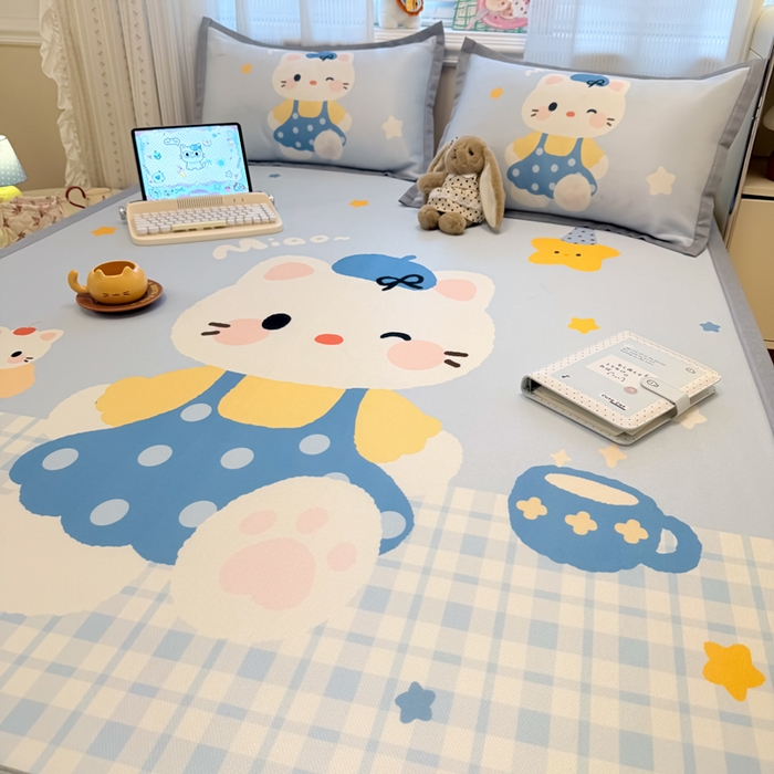 91家纺网 家纺一手货源 找家纺 柒月家居 2026新款大版印花碳光冰丝席床席款凉席 茶茶蓝猫