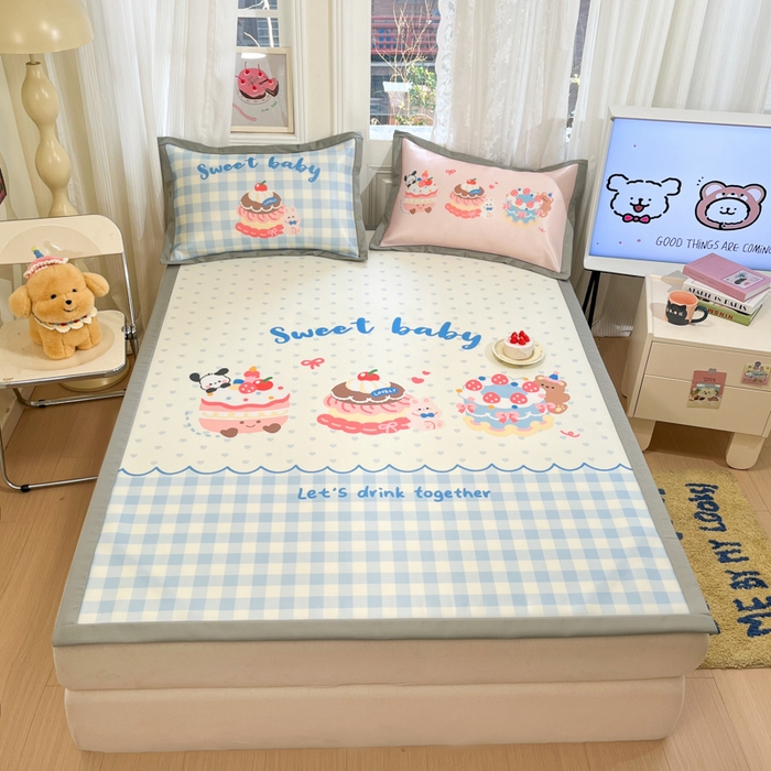 91家纺网 家纺一手货源 找家纺 柒月家居 2026新款大版印花碳光冰丝席床席款凉席 蛋糕派对