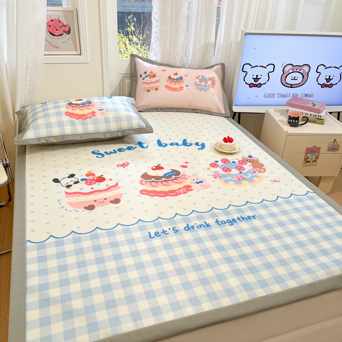 91家纺网 家纺一手货源 找家纺 柒月家居 2026新款大版印花碳光冰丝席床席款凉席 蛋糕派对