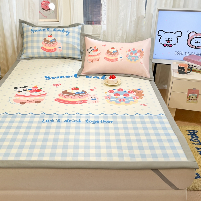 91家纺网 家纺一手货源 找家纺 柒月家居 2026新款大版印花碳光冰丝席床席款凉席 蛋糕派对