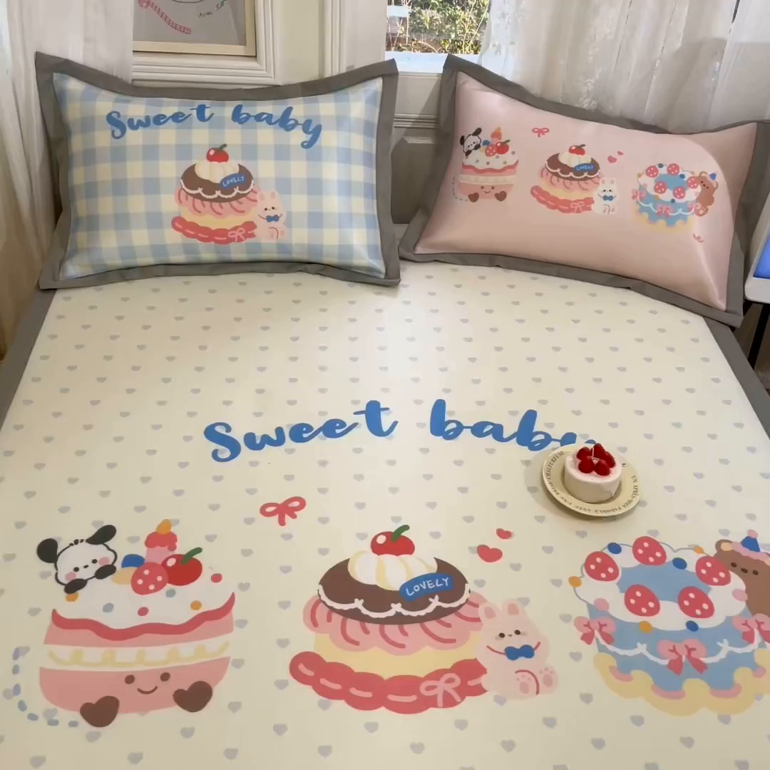 91家纺网 家纺一手货源 找家纺 柒月家居 2026新款大版印花碳光冰丝席床席款凉席 蛋糕派对