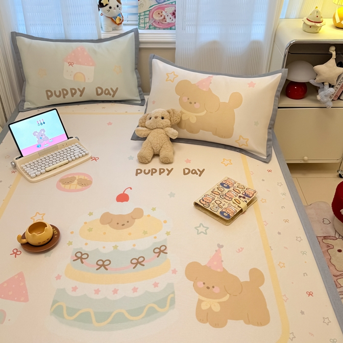 91家纺网 家纺一手货源 找家纺 柒月家居 2026新款大版印花碳光冰丝席床席款凉席 蛋糕汪汪