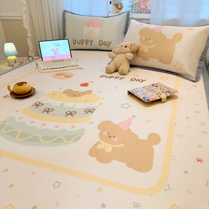 91家纺网 家纺一手货源 找家纺 柒月家居 2026新款大版印花碳光冰丝席床席款凉席 蛋糕汪汪