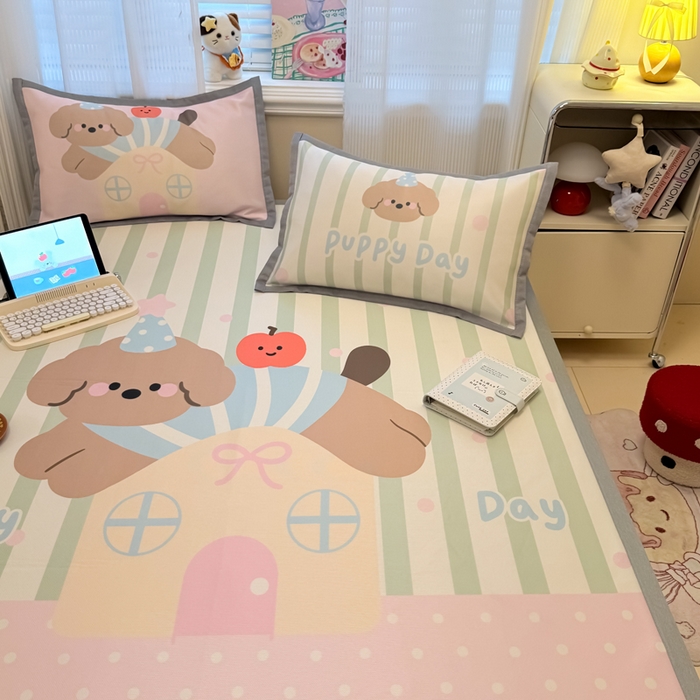 91家纺网 家纺一手货源 找家纺 柒月家居 2026新款大版印花碳光冰丝席床席款凉席 房子小狗