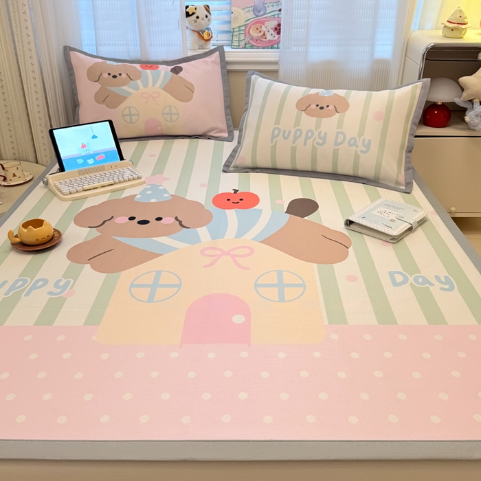 91家纺网 家纺一手货源 找家纺 柒月家居 2026新款大版印花碳光冰丝席床席款凉席 房子小狗