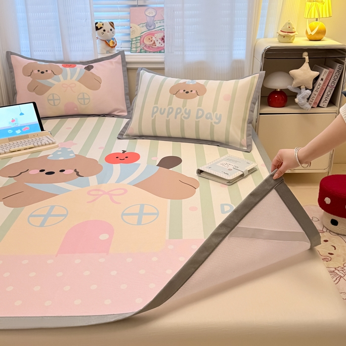 91家纺网 家纺一手货源 找家纺 柒月家居 2026新款大版印花碳光冰丝席床席款凉席 房子小狗