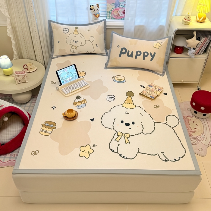 91家纺网 家纺一手货源 找家纺 柒月家居 2026新款大版印花碳光冰丝席床席款凉席 卷卷白狗