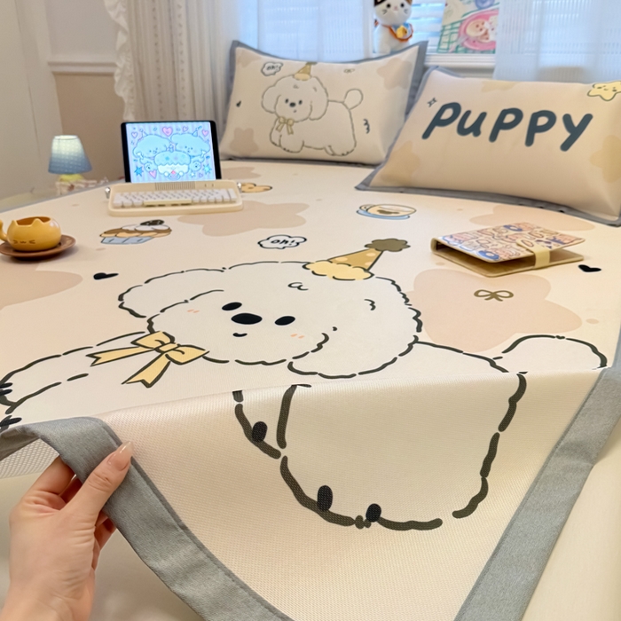 91家纺网 家纺一手货源 找家纺 柒月家居 2026新款大版印花碳光冰丝席床席款凉席 卷卷白狗